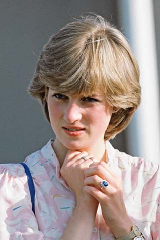 Princess Diana wearing  her iconic blue sapphire engagement ring.