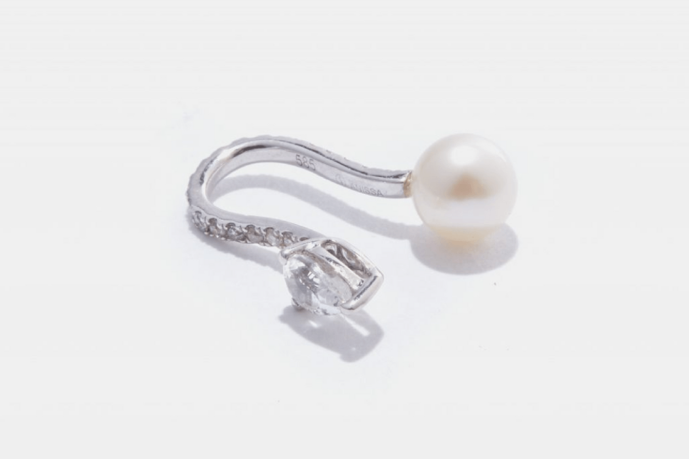 Pearl ear cuff