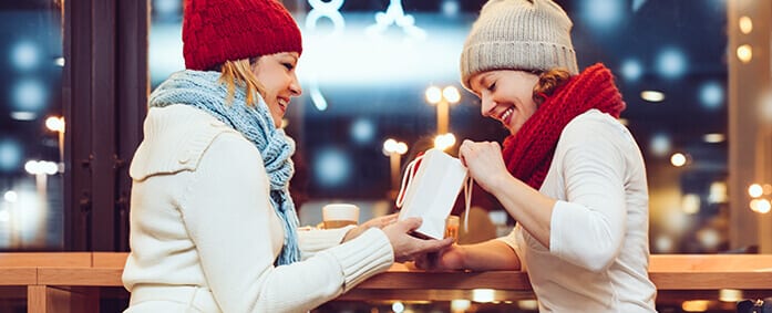 5 Ways Gift-Giving Makes You Happy