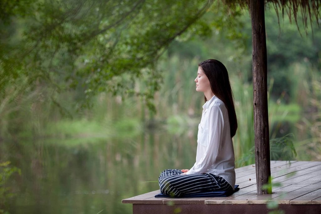 How To Be Alone Without Being Lonely: 8 Key Lessons