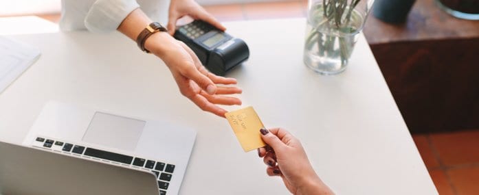 Avoid Credit Card Traps When Shopping for the Holidays