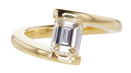 emerald-cut-diamong-ring-2