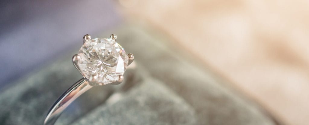 Moissanite vs Diamond - the Difference