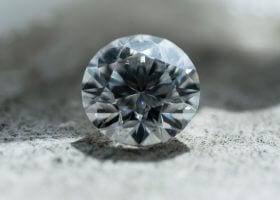 how to spot a fake diamond